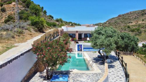 Villa for 4 with a private Pool & Garden