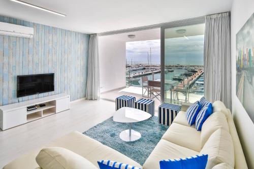 Puerto Banus Front Line 2 Bed Apartment K2