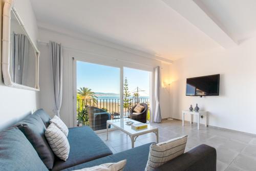 Puerto Banus Frontline Apartment with Amazing Sea Views