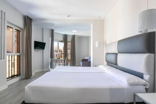 Homeabout Quo Eraso Apartments