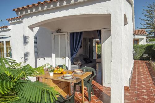 Los Arcos Bungalow jardin barbacoa piscina by Lightbooking