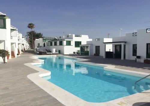 Relax & Pool Next To The Beach Apt