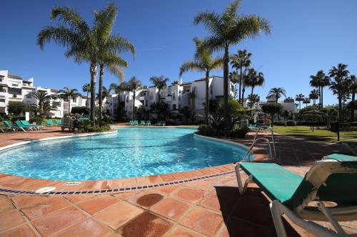 Relaxing beachfront complex with swimming pool in Costalita