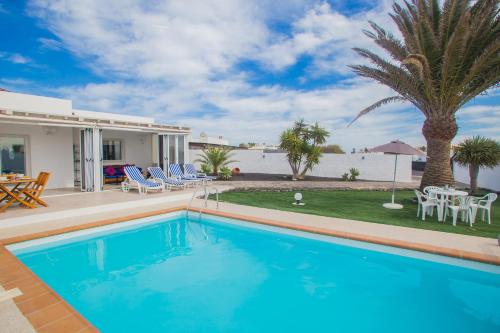 Remarkable 2-Bed Villa in Playa Blanca