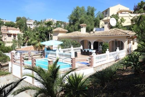 Delightful 5 Bed Villa in Fuengirola costa del sol
