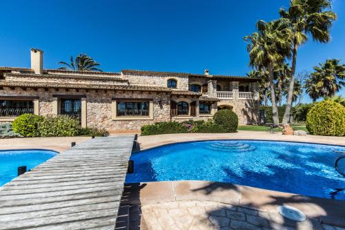 Rent Your Luxury 6 Bedroom Villa with Jacuzzi, Mallorca Villa 1067