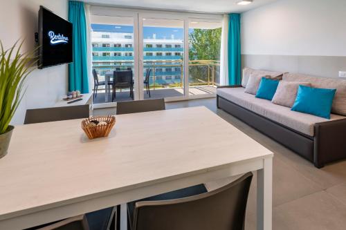 Rentalmar Salou Playa Family Suites