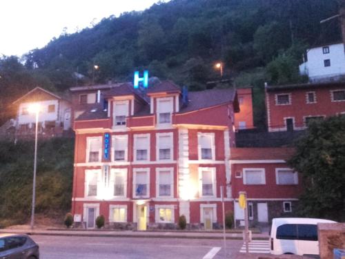 Hotel Rio Caudal