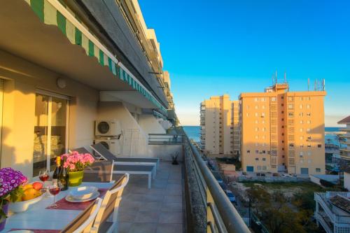 River Playa beachfront apartment, large terrace