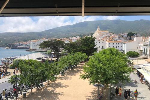 Roques - Casa En Primera Línea De Mar En Cadaqués