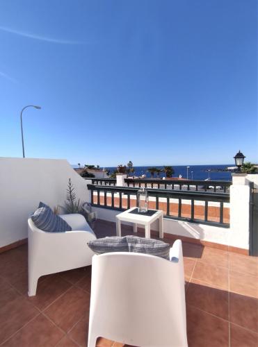 Ruhige Ferienwohnung mit Meerblick und Pool