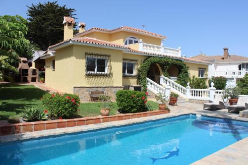 Rustic spanish villa Saltwater Pool