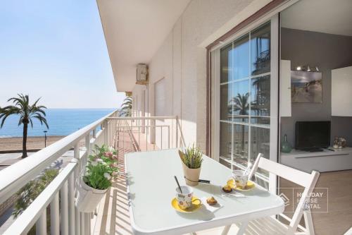 S12 · Beach Front Apartment --Free Wifi-