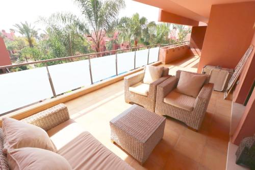 Salinas. Apartment for 4. Terrace/Parking/Pools/Gym/4mins beach