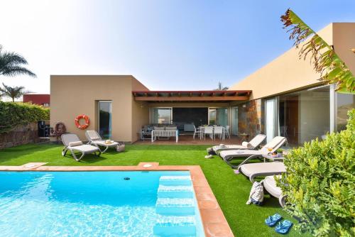 Salobre Villa with Pool Par 4 nr 9