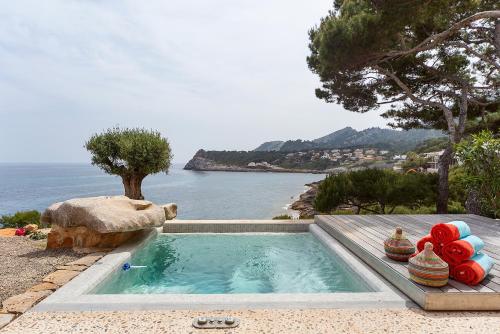Sea Front Villa with access Mallorca 8 pers