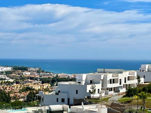 Sea View at Casa Banderas La Cala 3 bed Luxurious holiday home Padel & Gym