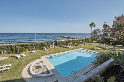 Seafront Apartment with 2 Bedrooms in a exclusive área, Puerto Banús.