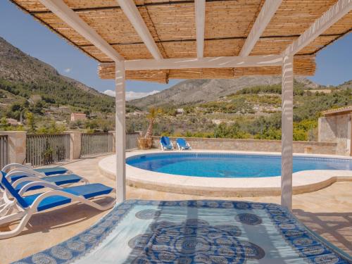 Serene Holiday Home in Callosa d  Ensarria with Private Pool