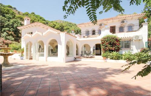 Seven-Bedroom Holiday Home in Ojen, Marbella