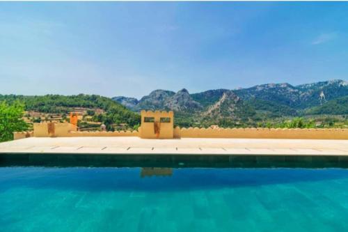 Sky Garden Mallorca- house on the hill with a pool