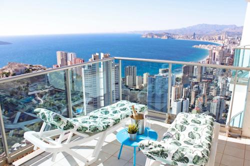 Sky High apartment on the 38th floor - Sea views