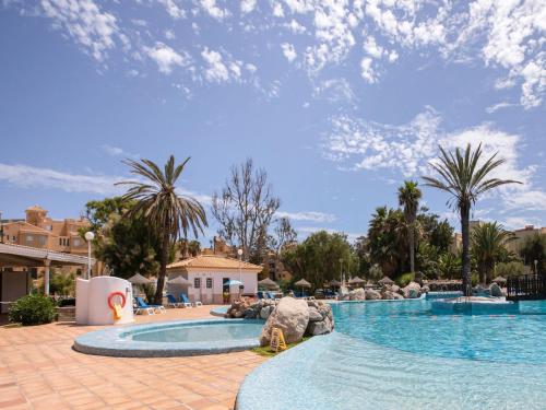 Snug Apartment in Andalucía with Pool next to the Beach