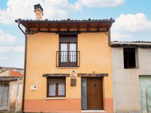 Snug holiday home in Langa de Duero with garden
