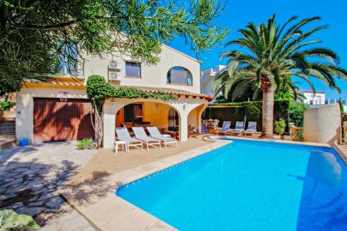 Sola - pretty holiday property with garden and private pool in Benissa