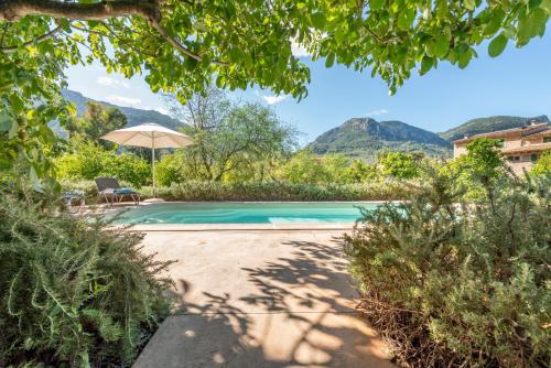 Sóller house close to the center, large flat orchard and pool.