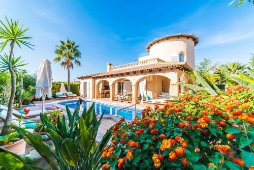 Villa Son Serra, Pool and Chill Out close to the beach