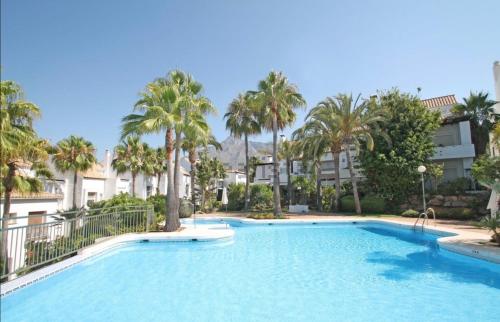 South faced 4 bdrm townhouse with pool in Marbella