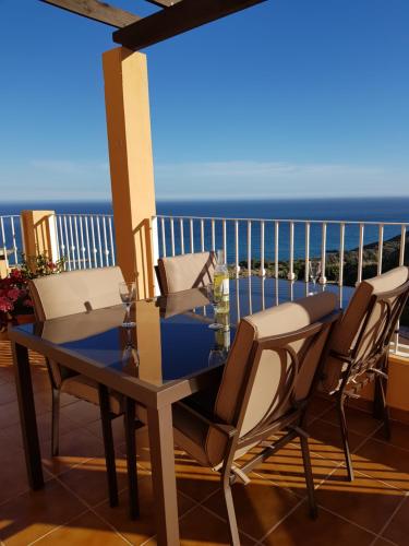 South Facing Apartment, Fantastic Sea Views,Terrace, 300m beach