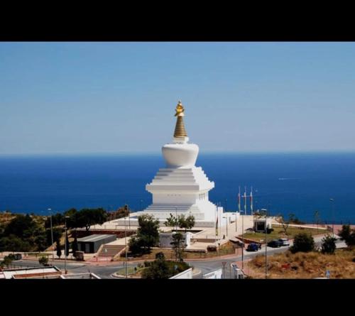 Spacious 2-bedroom apartment with Sea&Stupa views