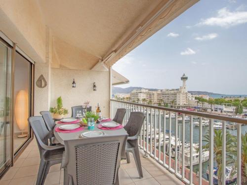 Spacious Apartment in Empuriabrava with Private Terrace