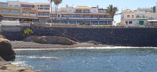 Spacious apartment just few steps of the ocean in La Caleta