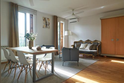 Spacious & comfortable flat in centric Eixample