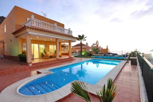 Villa with private pool and magnificent views