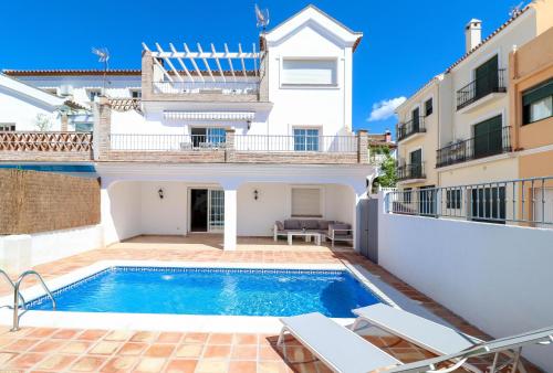 4 Br House In Benahavis Centre, Costa Del Sol