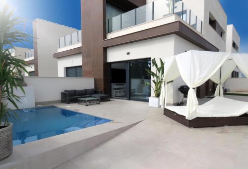 Spectacular beautifull new Villa (Private pool & Jacuzzi)