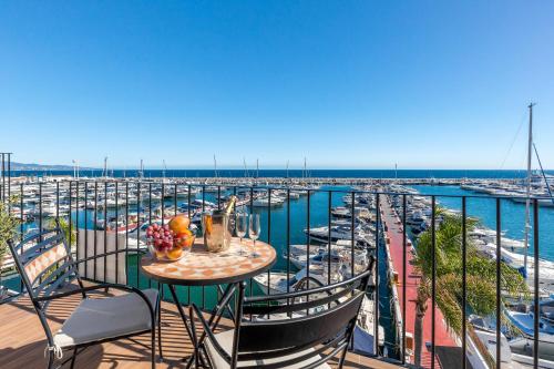 Puerto banus firstline with sea and Marina views