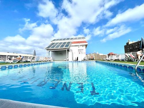 Standard studio, Free Wifi,rooftop pool with view, near Playa Jardin