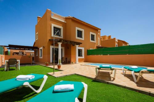 Stunning 3-Bed Villa With Private Pool & Bbq