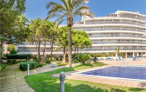 Stunning apartment in Blanes with Indoor swimming pool and 2 Bedrooms