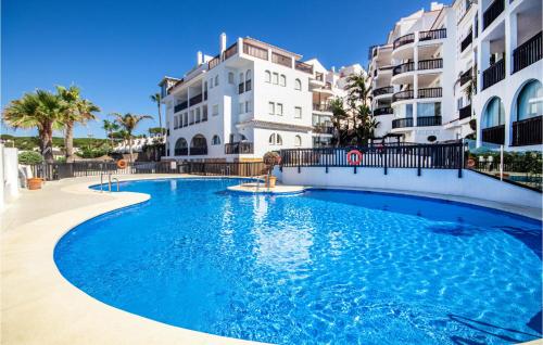 Stunning apartment in Calahonda with Outdoor swimming pool, WiFi and 3 Bedrooms