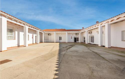 Stunning apartment in Villa del rey with WiFi, Outdoor swimming pool and 1 Bedrooms