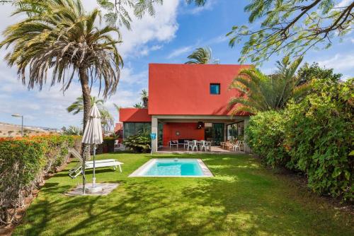 Stunning detached garden villa with private pool