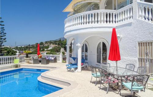Stunning home in Benalmadena w/ Outdoor swimming pool, Jacuzzi and 5 Bedrooms