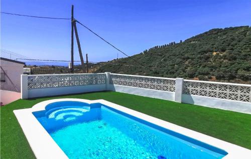 Stunning home in Cajiz with Outdoor swimming pool, WiFi and 3 Bedrooms