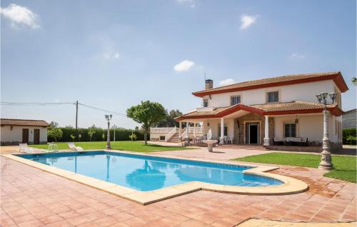 Stunning home in Córdoba with Outdoor swimming pool, WiFi and 7 Bedrooms